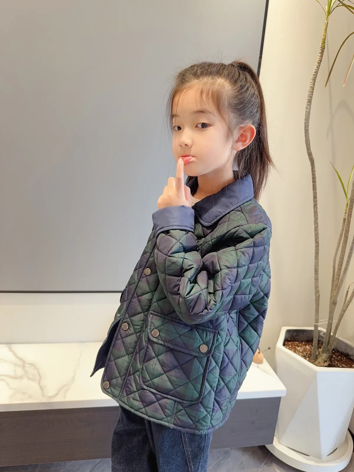 Girl's Warm Cotton Jacket 2026 Autumn Green Checkered Collar Fashionable Children's Pure Cotton Cute And Cozy Jacket