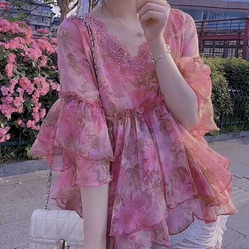 Summer 2026 Fashionable V-neck Short-sleeved Loose Women's Chiffon Shirt Floral Print Casual Stylish Top Trendy Commute Style