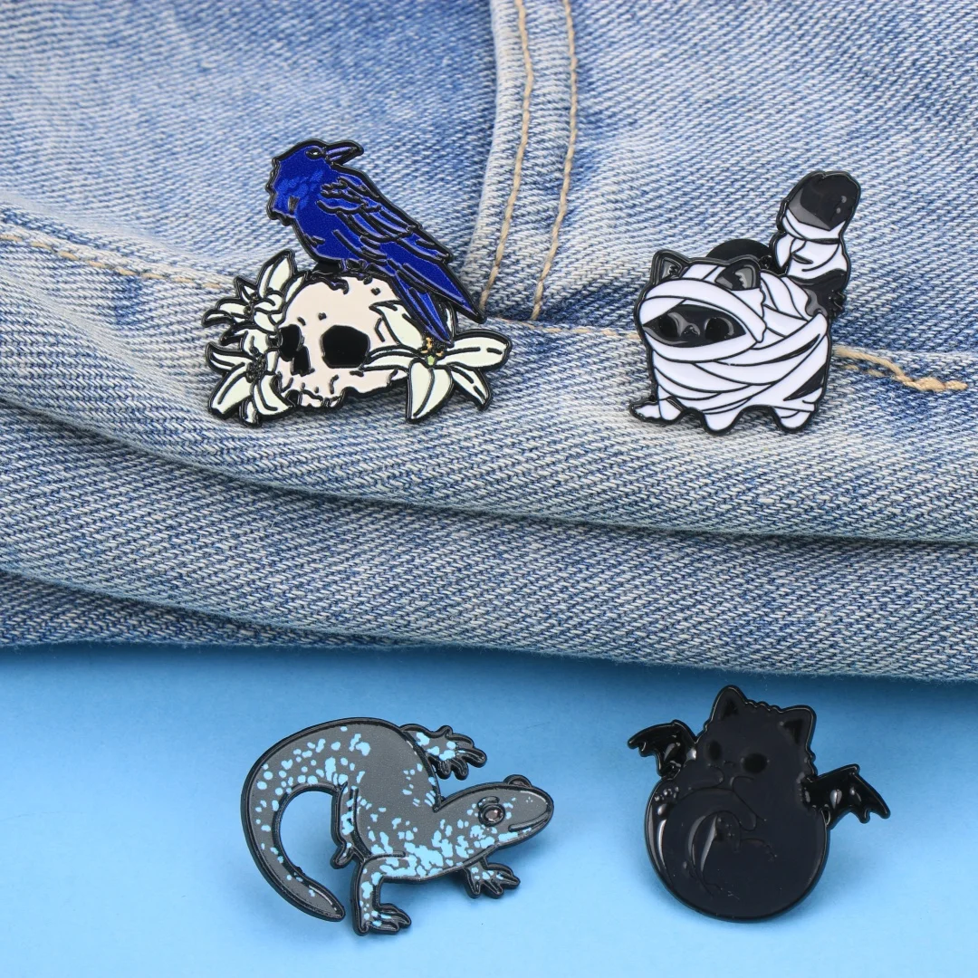 Gothic Dark Animal Enamel Pin Set, Skull Raven Mummy Cat Lizard & Bat Brooches, Cool Metal Badges for Jackets, Bags & Hats