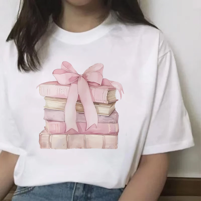 

Women's Short Sleeve T-Shirt with Stylish Book Stack & Bow Graphic Print – Soft Crew Neck Casual Summer Unisex Clothing Tops y2k