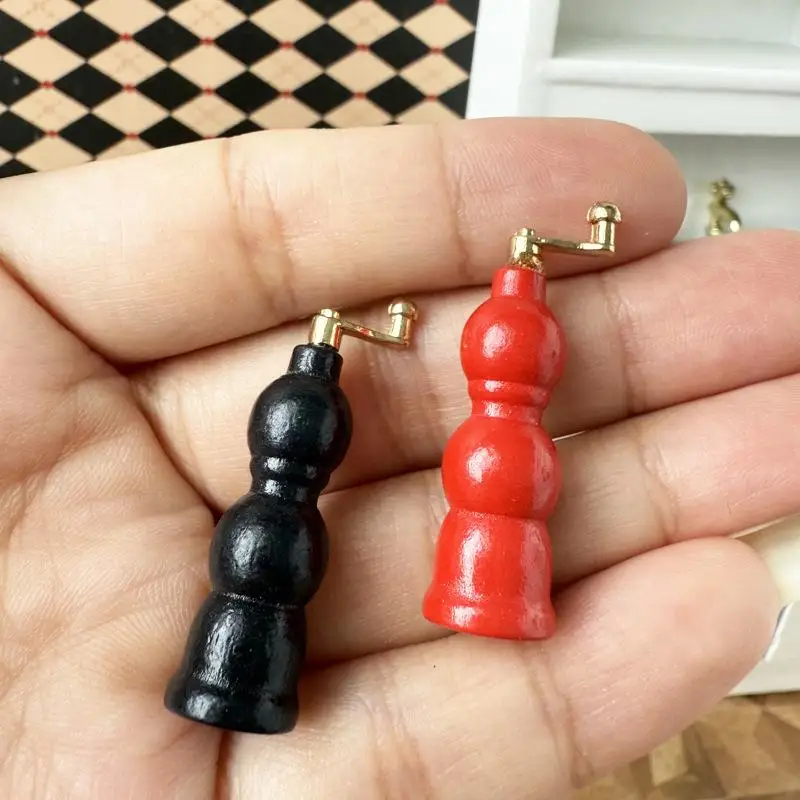 2Pcs 1:12 Mini Red And Black Grinding Machine Model Toy Restaurant Scene Decoration Dollhouse Miniature Accessories