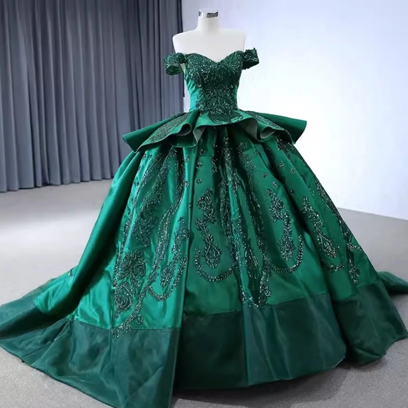 

Saudi Arabic Luxury Emerald Green Quinceanera Dresses Applique Bandage Satin Big Skirt Vestido De 15 16 Anos Prom Party Gown