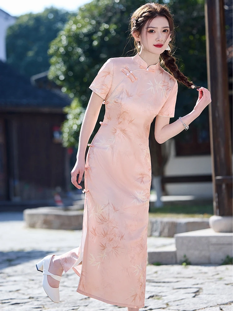 

anghai Silk High-End New Chinese Sle Ele Lady National Flag Robe 2025 New Double Layer Improved Embroidery Banquet Host