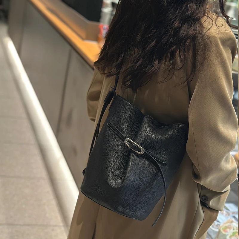 

Женская классическая сумка из натуральной кожи под мышками, женские роскошные дизайнерские сумки из воловьей кожи, женские сумки-ведра в стиле ретро