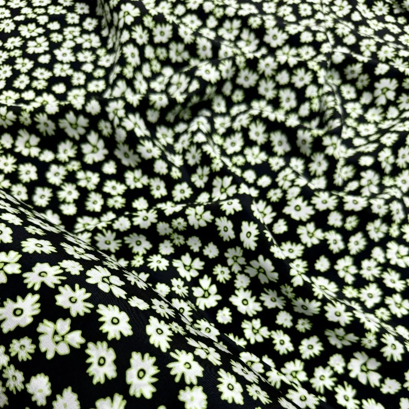 

1 метр, 100% шелк шелковицы, креповая шелковая ткань 16 мамме, черная с маленьким зеленым цветочным принтом, ширина 140 см, 55 дюймов, по дворам JX063