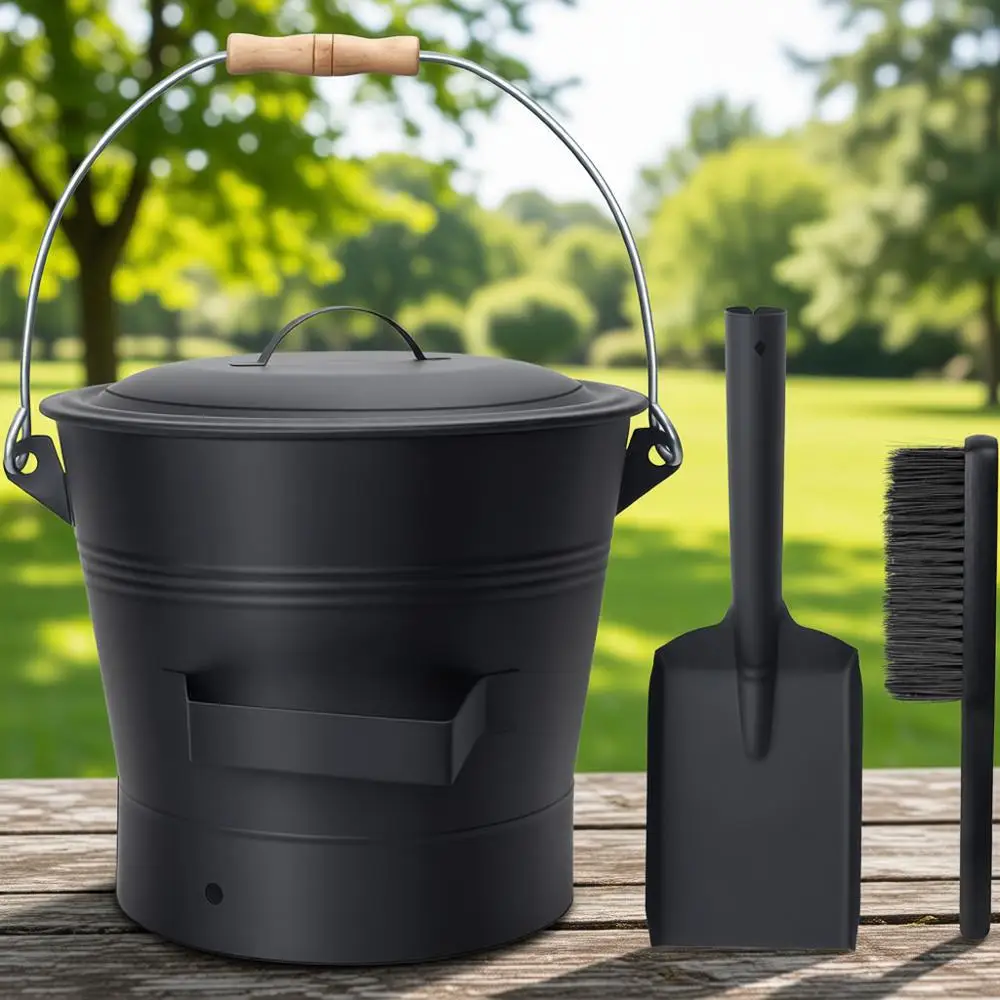 

Металлическое ведро для золы объемом 2,6 галлона с крышкой, лопатой и щеткой для дровяных печей, черное