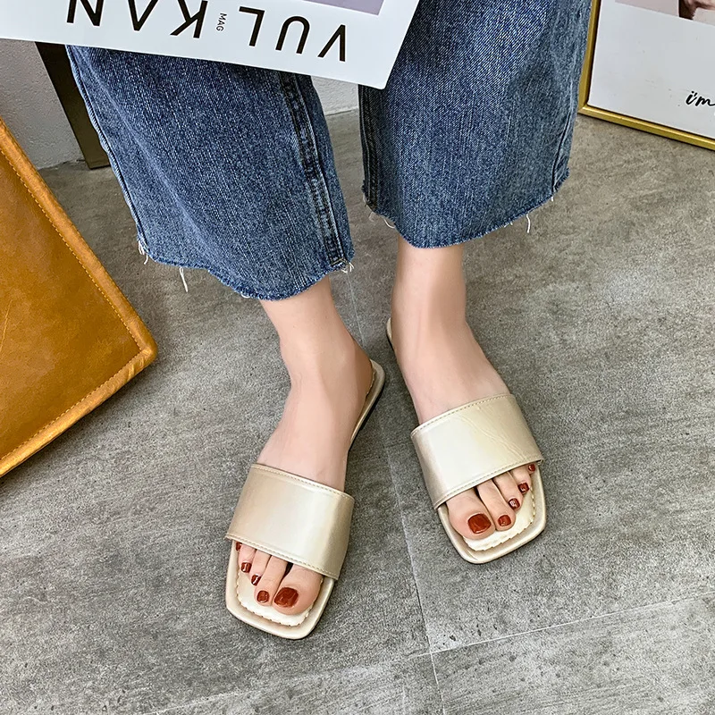 Women Slippers Summer New Fashion Korean Women Lightweight Wear Resistant Square Head One Size Large Size 43 Beach Slippers