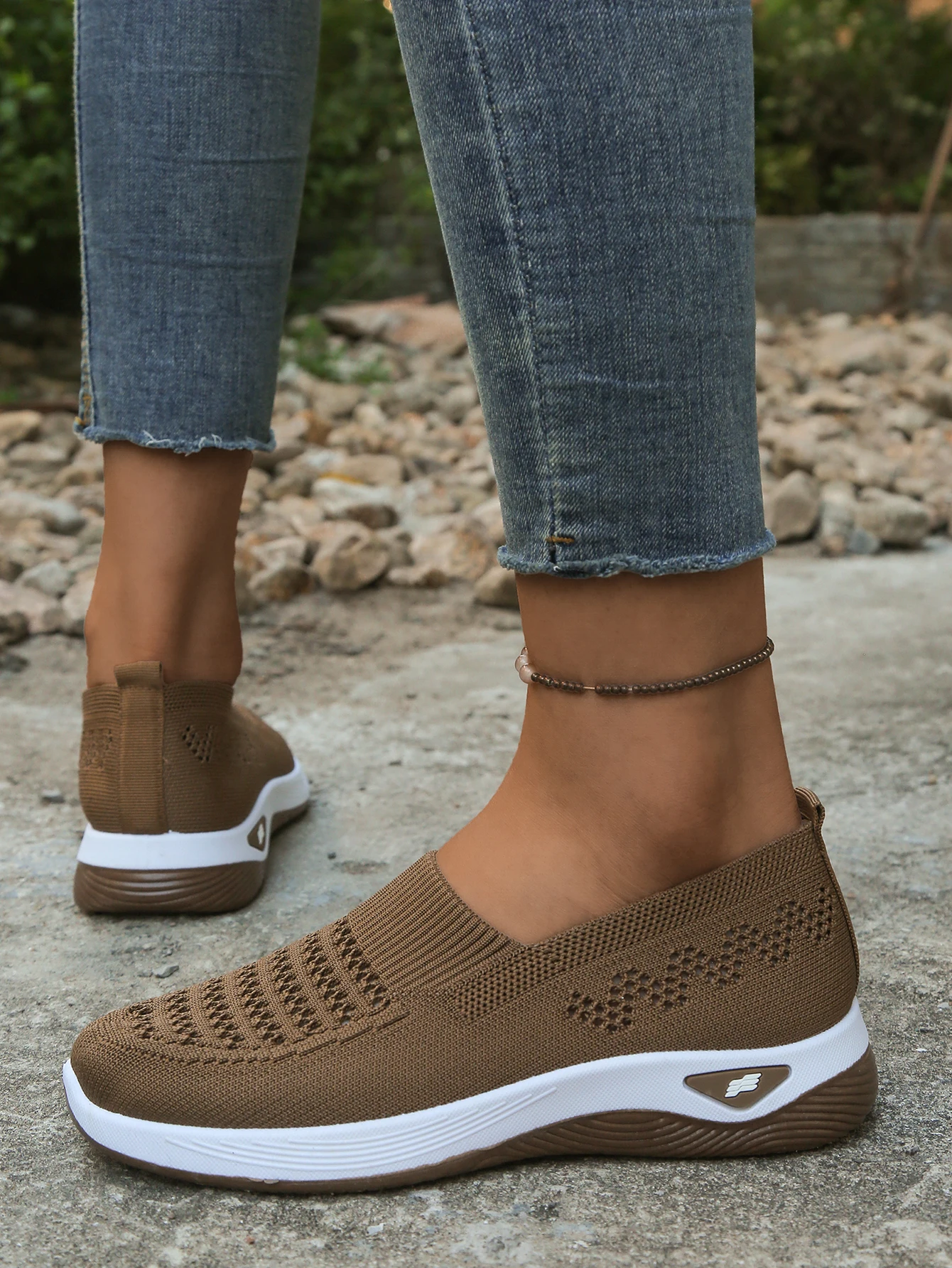 2026 Sommer Damen Leichte Bequeme Atmungsaktive Lässige Ausgehöhlte Slip-On Wanderschuhe – Detail 4