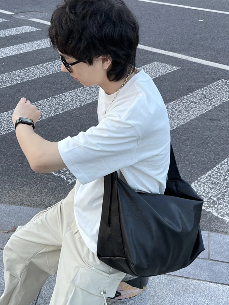 

Retro Large Capacity Single Shoulder Slant Crossbody Bag Unisex Tote Bag Cycling Wanderlust Bag Neutral Style PU Trendy