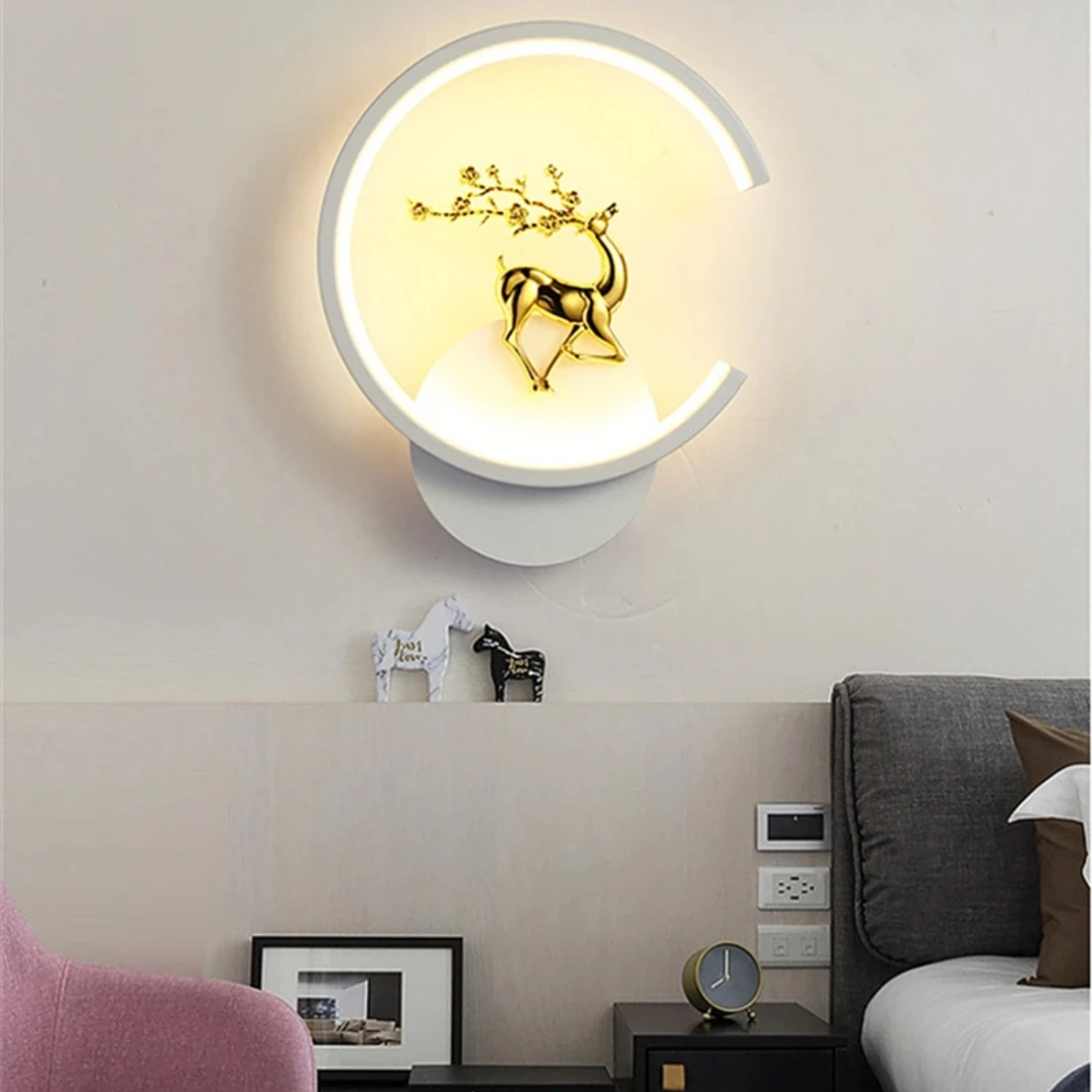 Indoor Creative Decoration Bedside Lamp Nordic Modern Personalized Wall Lamp Metal Luxury Wall Light  Living Room Restaurant