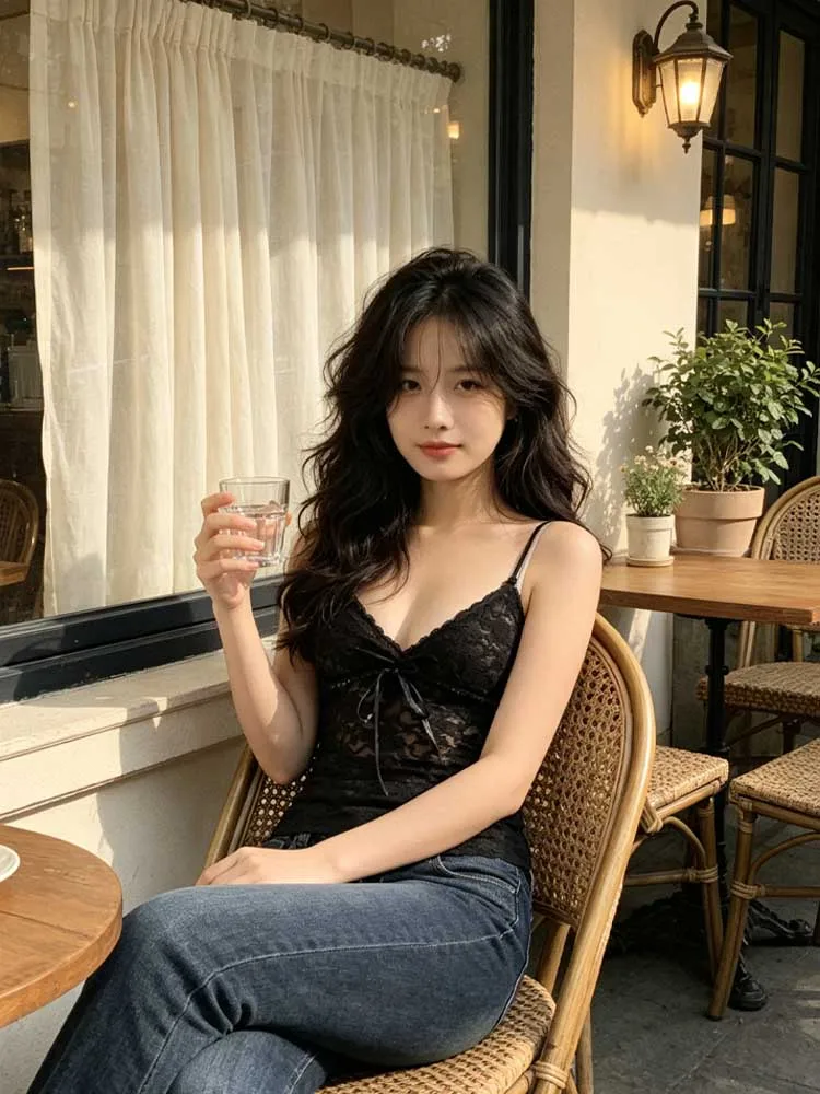 Retro perspective lace strap with V-neck suspender, sexy cinched waist, thin shoulder strap, pure desire style, interior top
