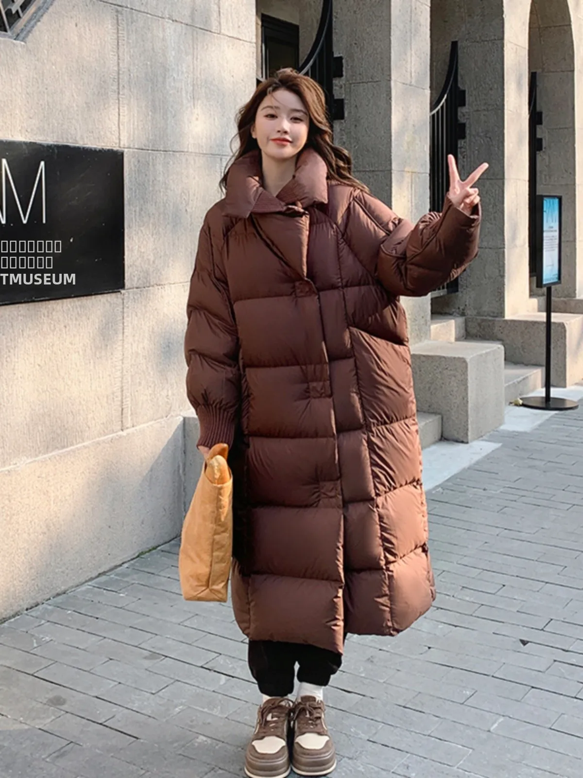 เสื้อโค้ทขนเป็ดยาวคลุมข้อเท้าสำหรับผู้หญิง รุ่น Winter Thiened คอปกใหญ่พิเศษ อุ่นมาก สีขาว  ทำจากขนเป็ดแท้