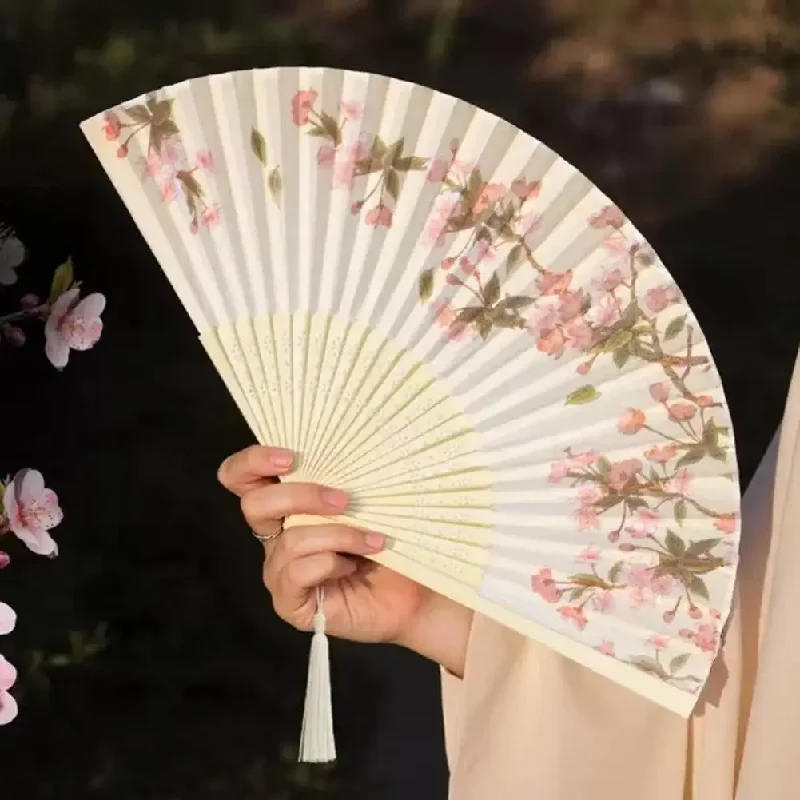 Éventail pliant en soie artificielle à motif floral et d'animaux de style chinois, élégant, en bambou, décoratif, portable, vintage, accessoire d'ornement