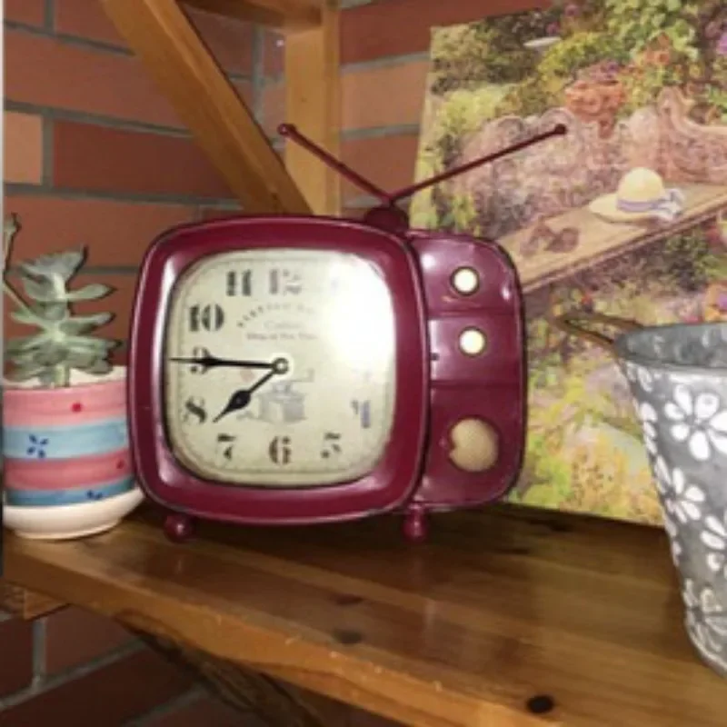 

Living Room Desktop Ornament Desk Clocks Luxury Home Decor Accessories Vintage Iron Television Moulding Table Clocks Creative