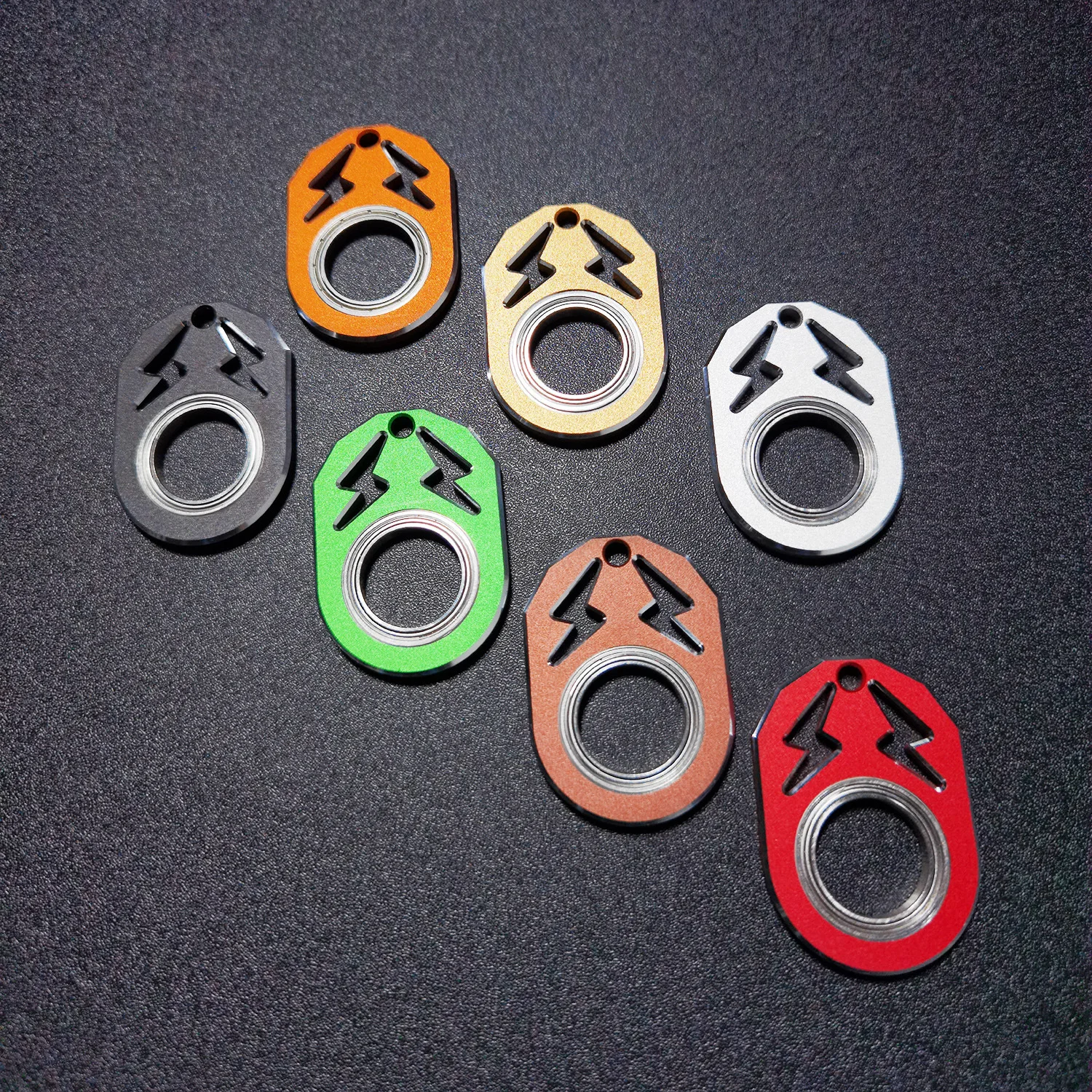 Aluminum alloy fingertip rotating bearing, lightning keychain, decompression, cool and trendy play, handsome pendant