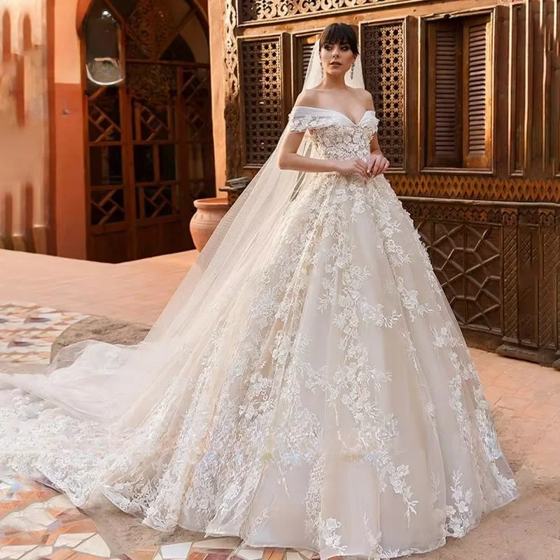 Robe de mariée trapèze en dentelle, personnalisée, élégante, de luxe, épaules dénudées, avec traîne cathédrale, 2026