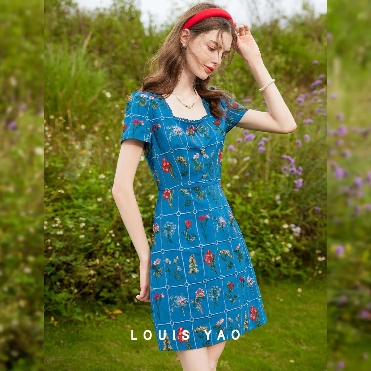 

LOUIS YAO Retro Gentle Square Neck Dress 2026 Summer Slim Fit Figure-Hugging Color Contrast Embroidery Women's Dress