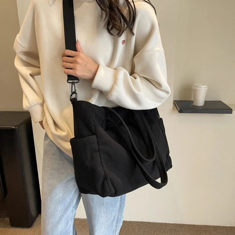 Modische gestreifte Samthandtasche, einfacher Stil, Cord-Umhängetasche, einfarbig, große Kapazität, Pendler-Damen-Einkaufstasche – Detail 12