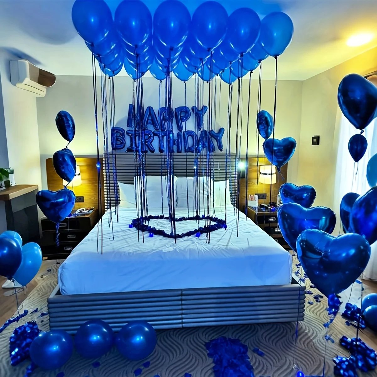 Blaues Happy-Birthday-Ballon-Set mit Simulierten Blütenblättern und Herzförmigem Aluminiumfolienballon für Geburtstagsfeiern und Heimdekoration