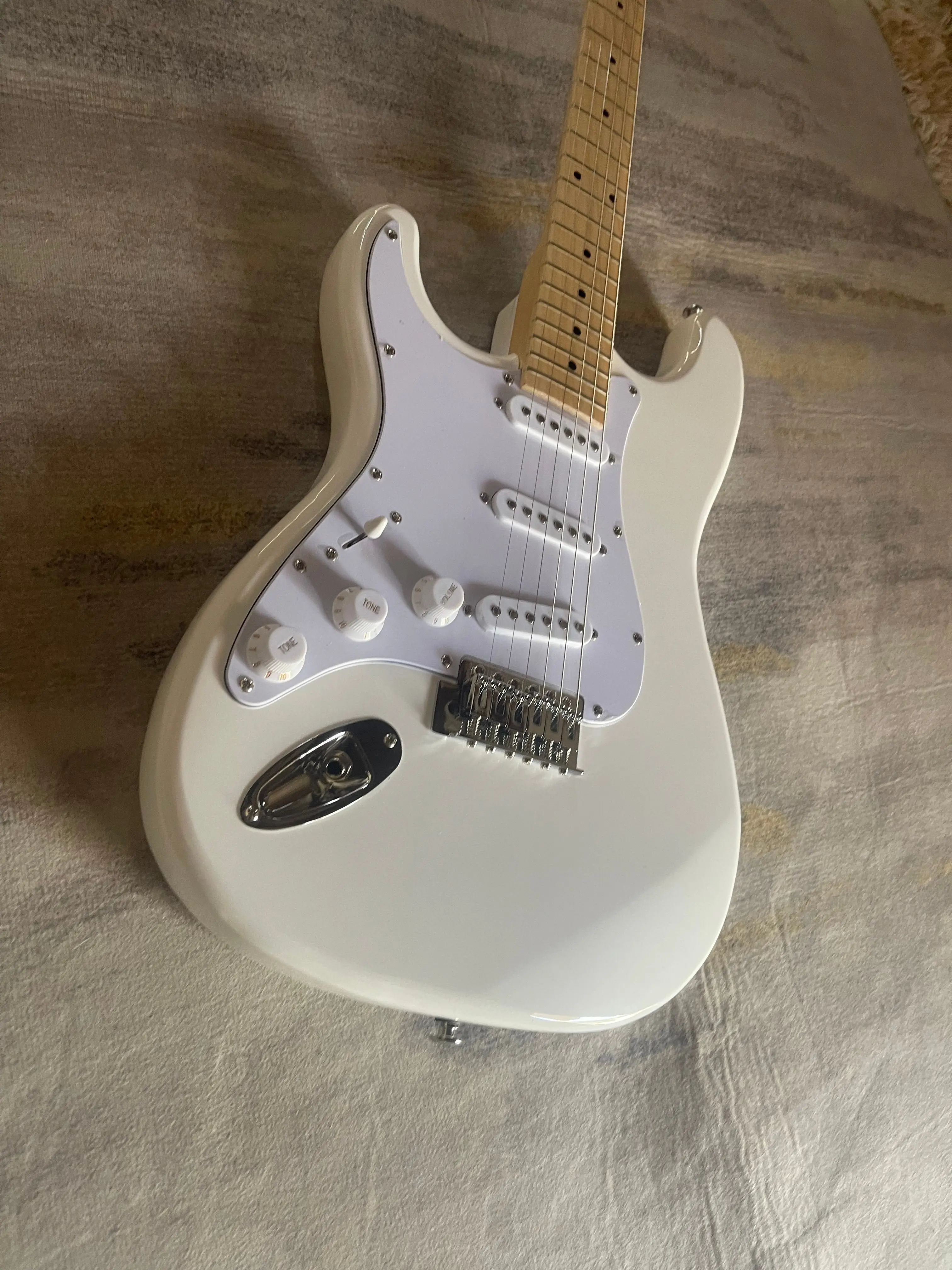 Left Hand Pure White STSS Shape Beginner Electric Guitar Maple Neck 3 Single Pickups Solid Wood Body Free Shipping SSS Pickups