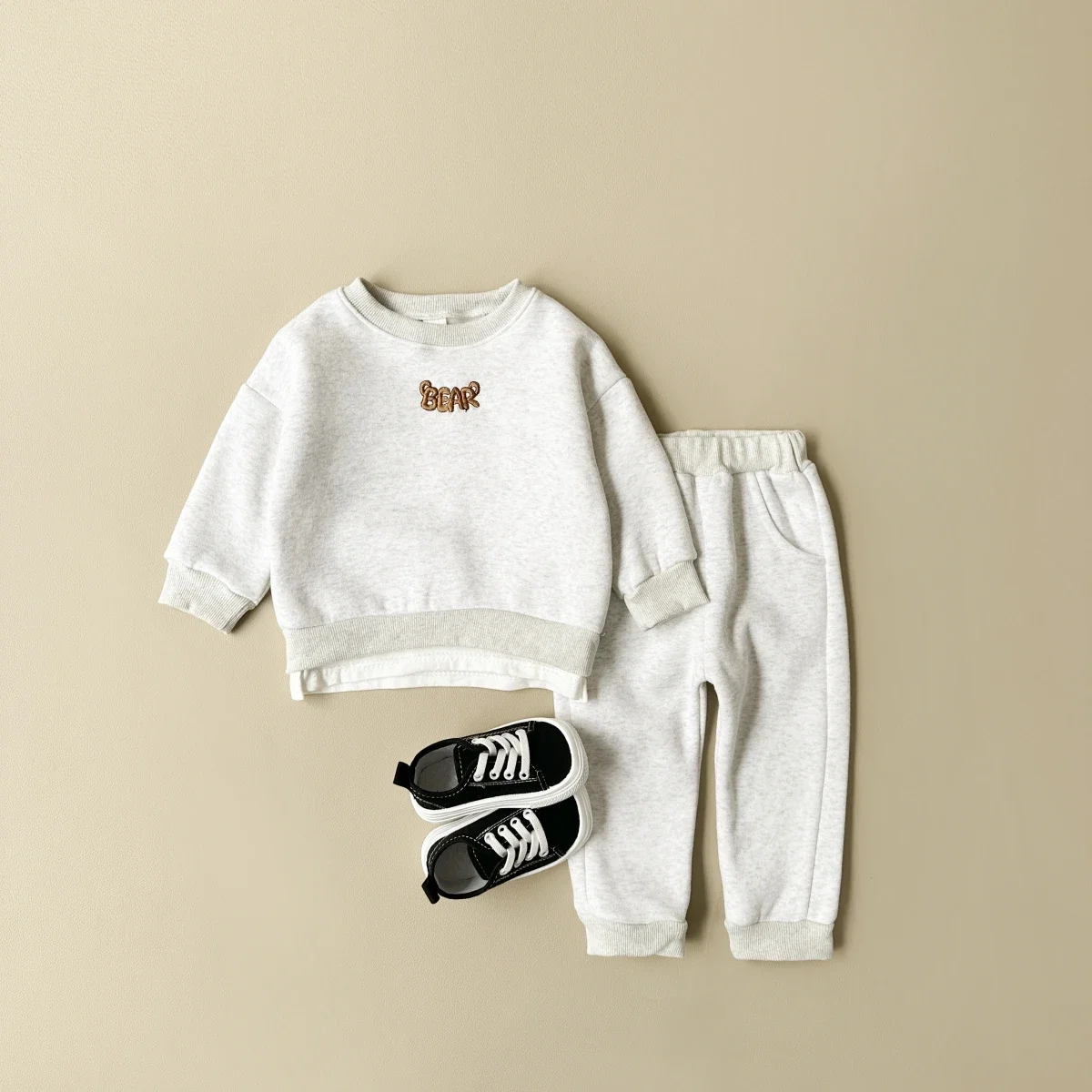 

Зимний детский комплект с милым медвежонком и буквенным принтом 2024, штаны с длинными рукавами, повседневный спортивный комплект из двух предметов для малышей