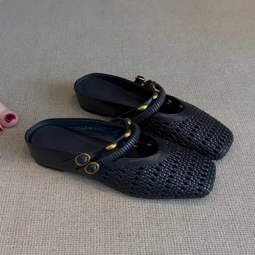 

2026 New French Style Hollow Woven Mules Women Inner Height Increase Closed Toe Slippers Versatile Elegant Outdoor Footwear