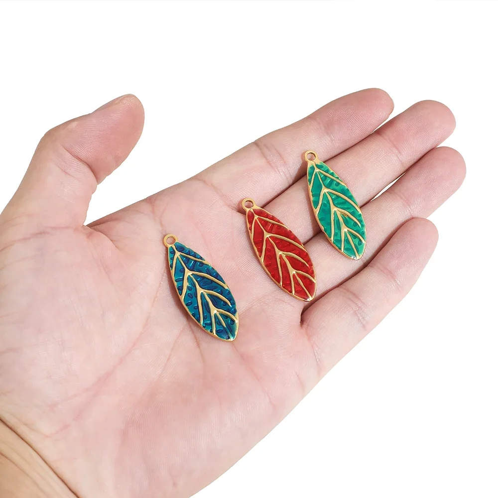 5 buah/lot liontin Enamel dasar emas baja tahan karat pesona daun warna-warni untuk DIY kalung anting bahan pembuat perhiasan jumlah besar