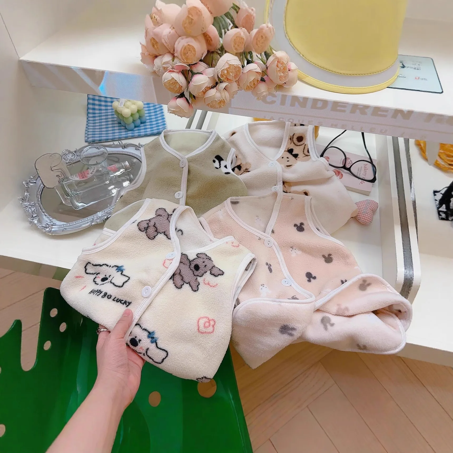 Winter Children Outdoor Plush Vest Autumn Warm Korean Boys Girls Lamb Wool Embroidered Bear Waistcoats Fashion Cute Kids Vests