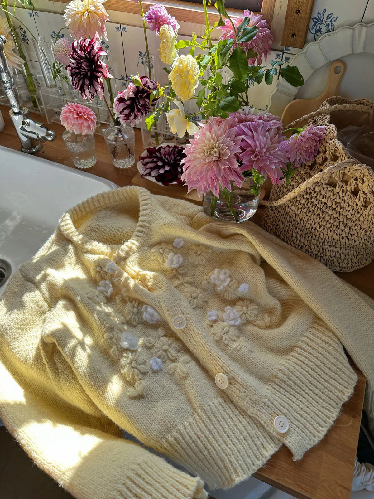 

Теплый синий уютный бежевый вязаный кардиган с 3D-цветами Camere, осенняя верхняя одежда, длинный свитер с круглым вырезом и пуговицами