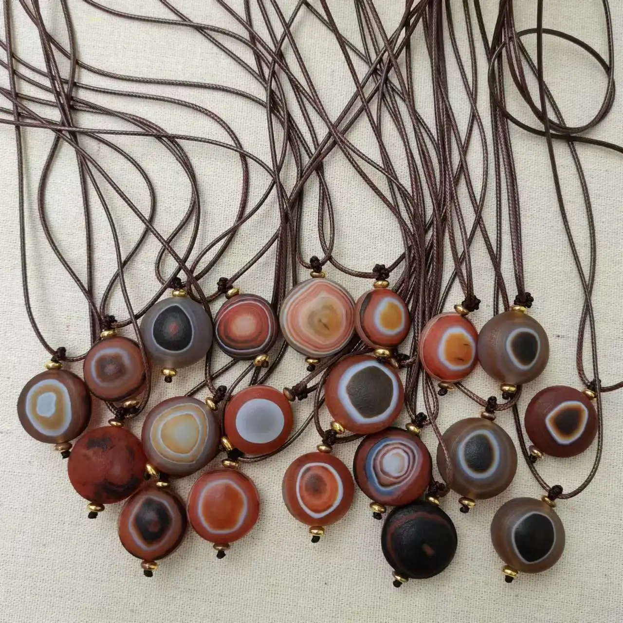 1pcs/lot natural preferred round stone one eye dzi bead sheep plate necklace old agate weathered jewelry amulet custom precious