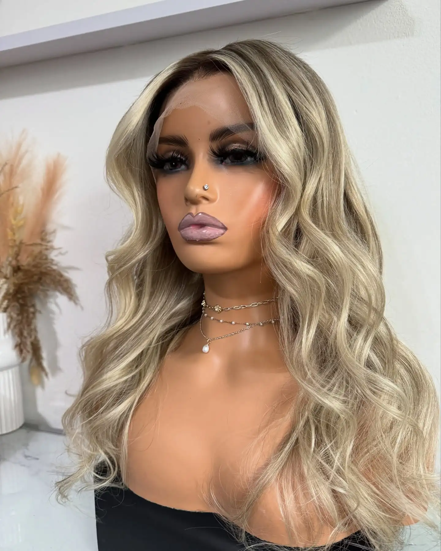 

Glueless Highlight Ash Blonde Highlights Natural Wavy Wig For Women 13×4 Transparent Lace Front wig Daily Use