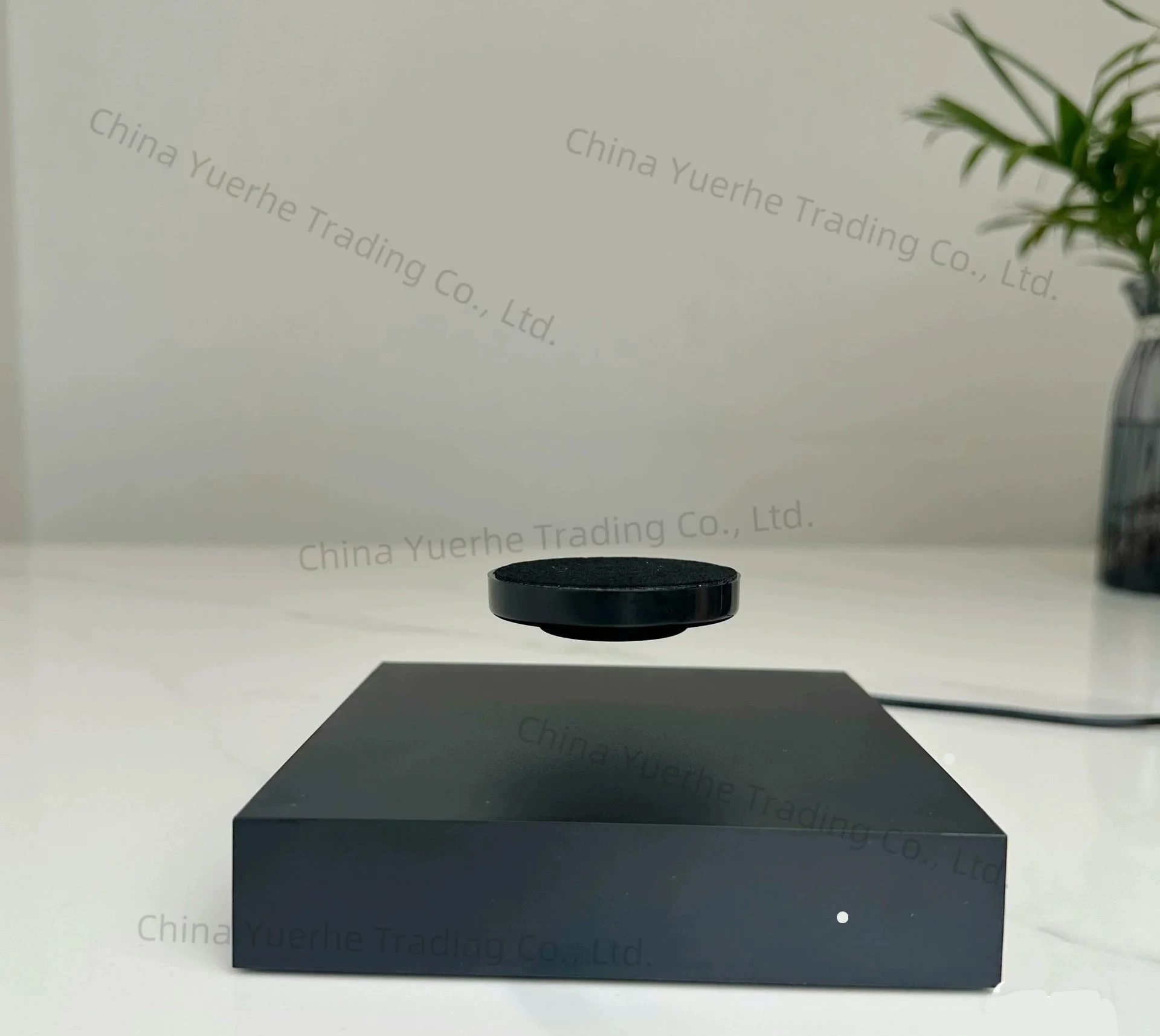 

Magnetic levitation advertising display stand, magnetic levitation creative ornament, can hold 300g exhibit ornaments