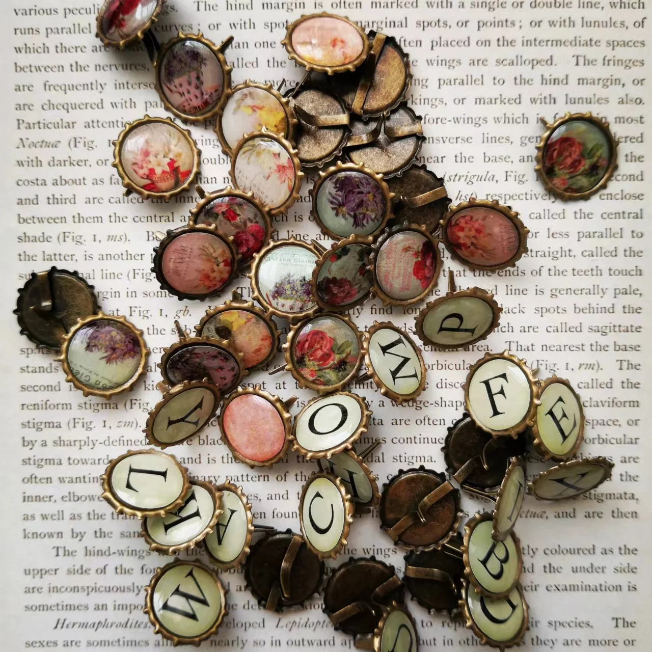 [MET004] 22-26 zdjęć mieszane drukowanie metalowe Retro Brads do scrapbookingu zdobienie dekoracyjne koraliki ubrania rękodzieło
