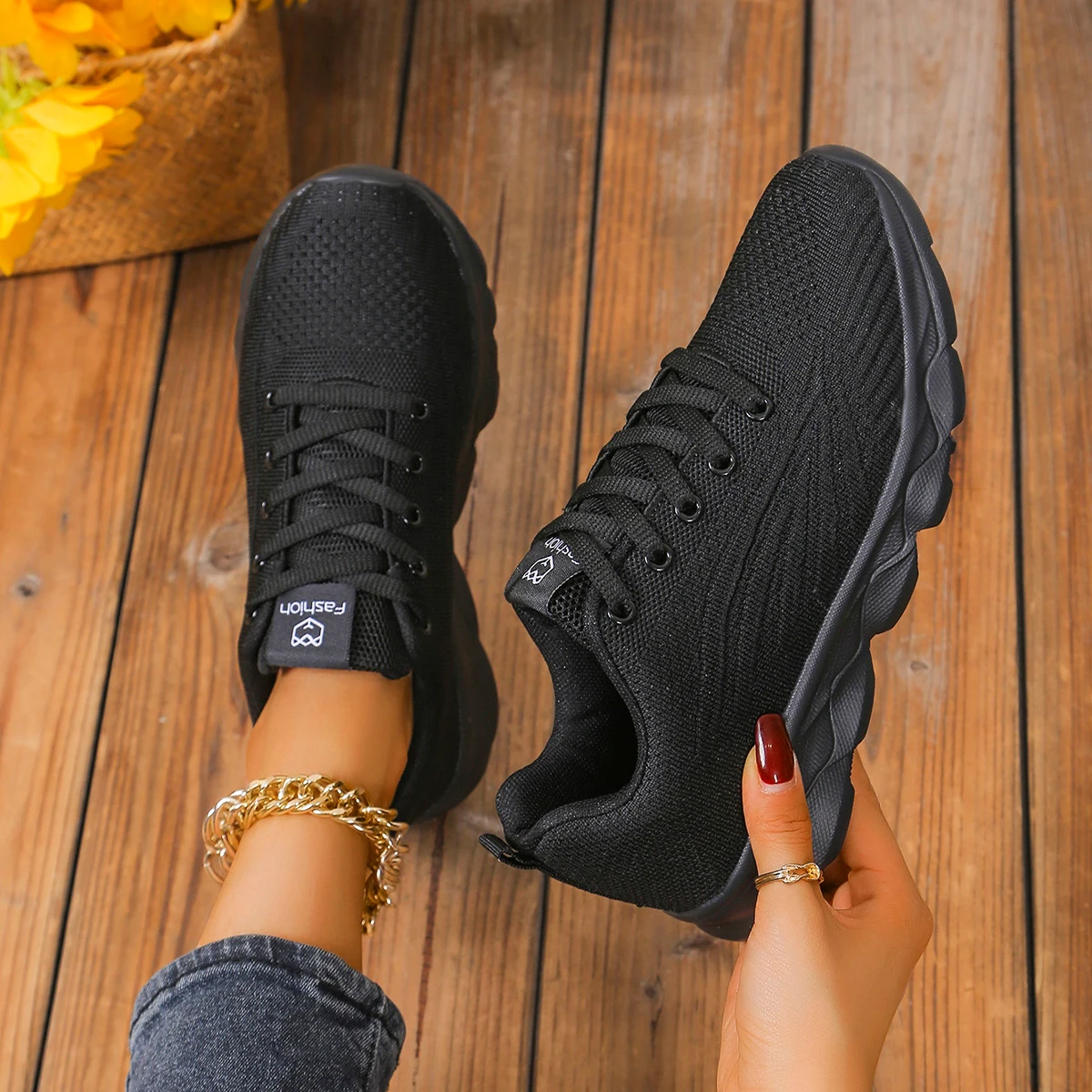 Ladies' Casual Sports Style Versatile Solid Color Soft and lightweight Running Shoes