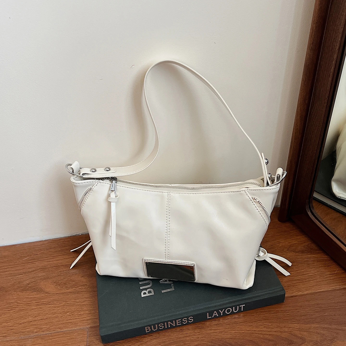 Autumn/Winter Women… - image