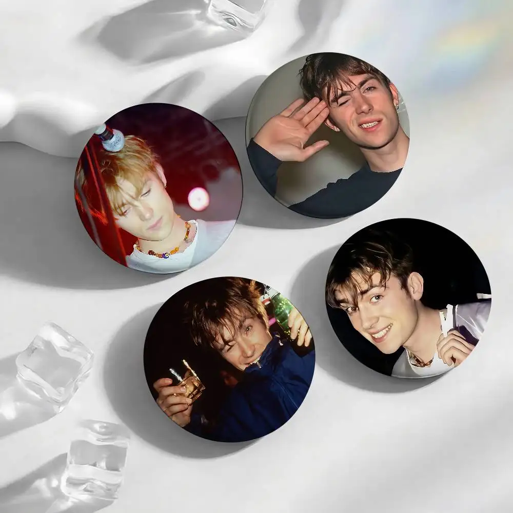 Creative H-Damon Albarn-H Funny Instagram-style Cartoon Badges, Versatile Decorative Accessories And Gifts
