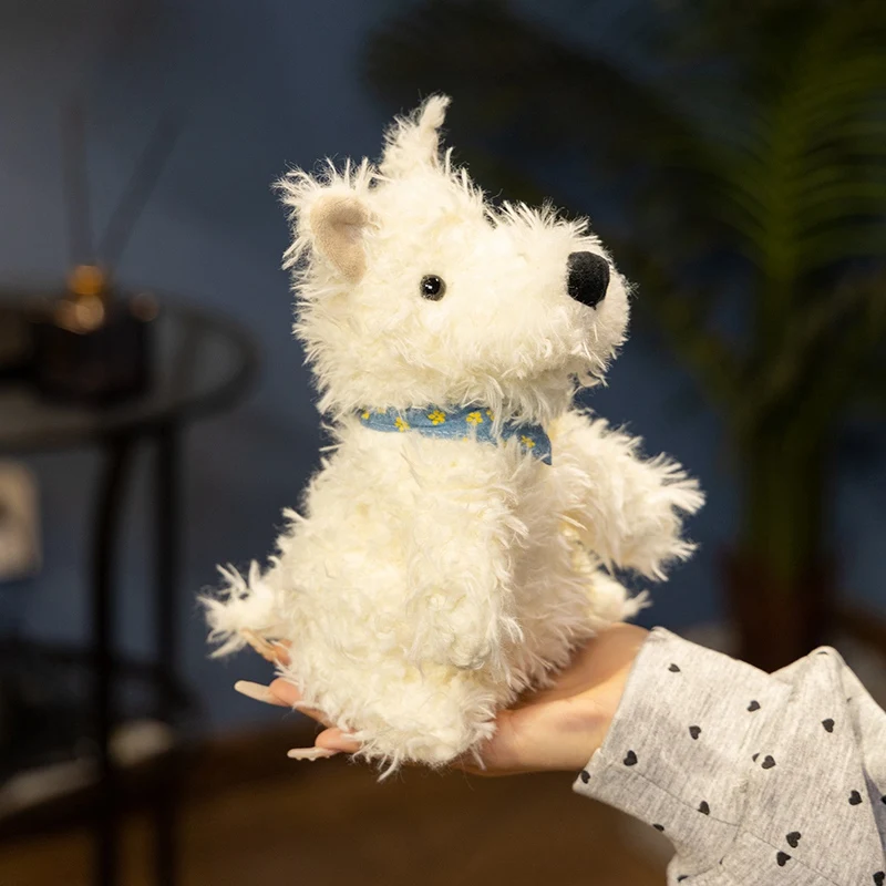Urocza pluszowa zabawka West Highland White Terrier, kawaii piesek w szaliku, pluszak pies z Western Highland, prezent dla dzieci ﻿