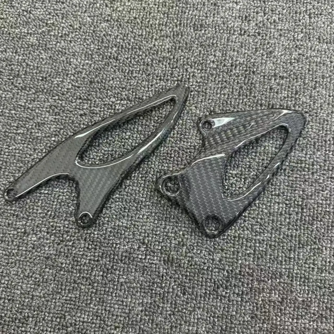 Motorcycle Carbon Fiber Motorcycle Heel Plates Rearsets Heel Guards Guard For Yamaha R1 R1M r1 2015-2024 2025