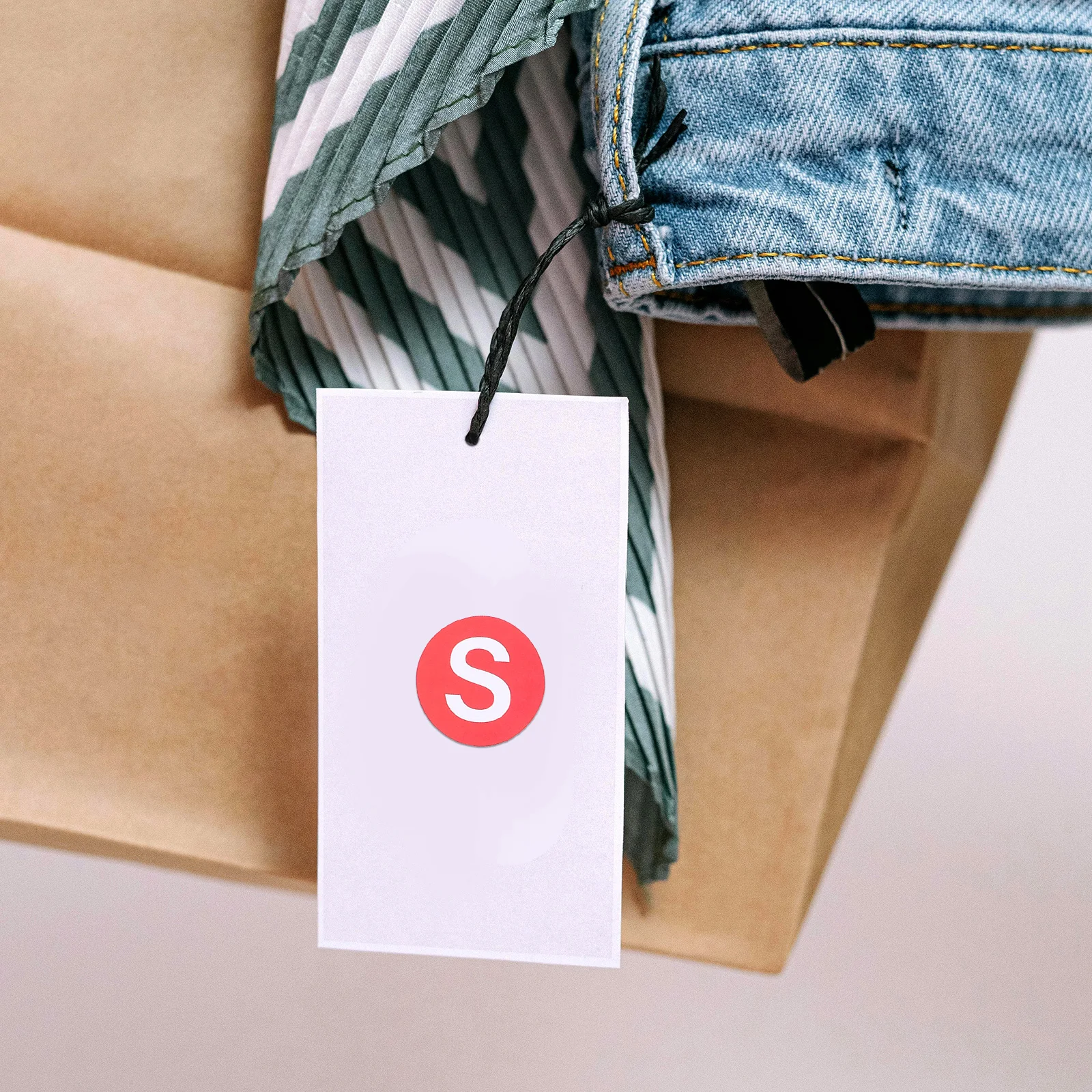 

7 Rolls Clothes Size Sticker Set Round Adhesive Labels for Clothing Organization Size Labels for Apparel Sorting