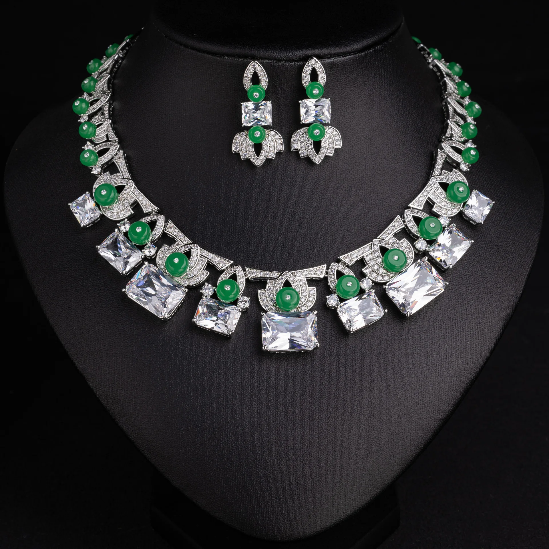 

New Design Pop Gorgeous High Necklace Earrings Women's Dress Light Luxury Decorative Jewelry Nigerian Wedding Holiday Gift M-931
