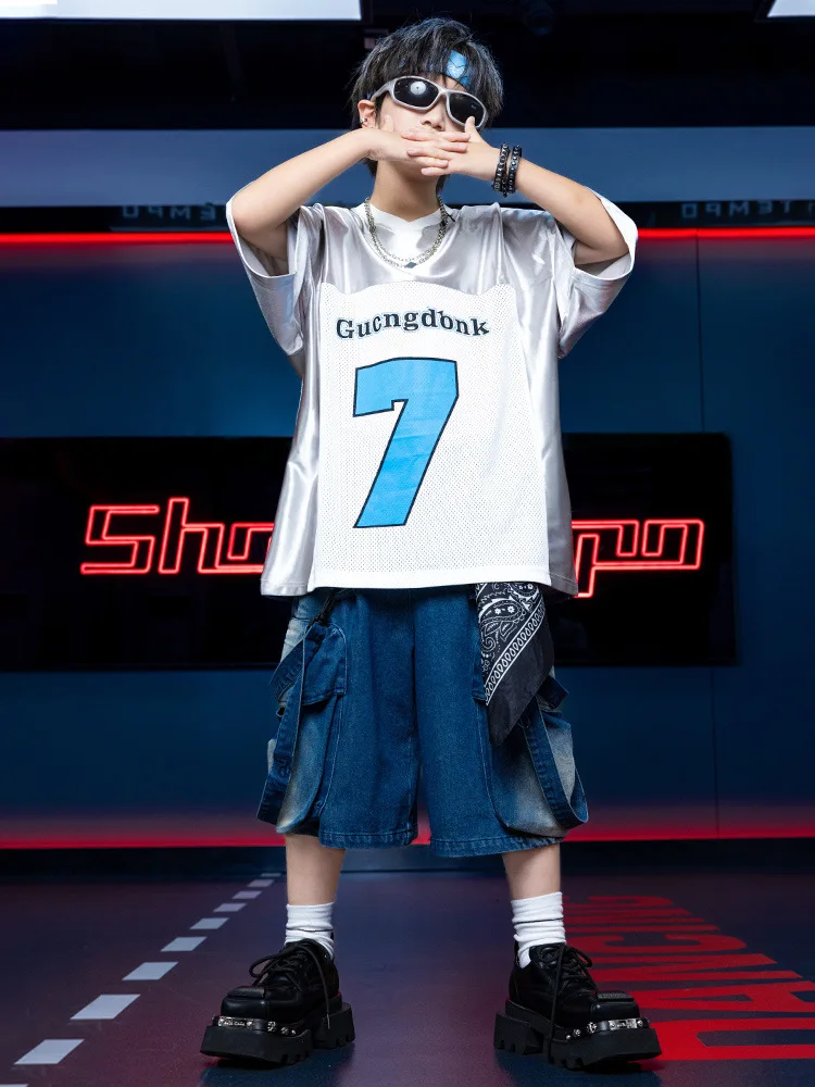 Abbigliamento Hip Hop Kpop per bambini T-shirt con scollo a V argento Pantaloncini cargo con cinturino casual blu denim sfumato per abiti da ballo per ragazza ragazzo