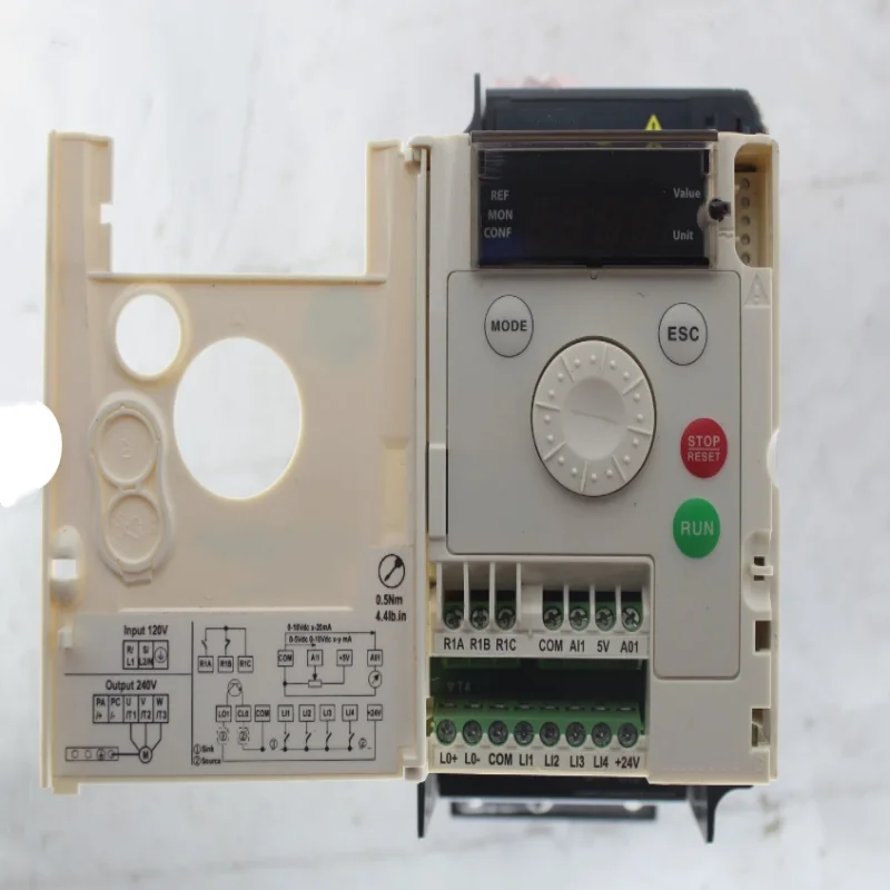 

Новый оригинальный инвертор ATV12H018F1 ATV12H037F1 ATV12H075F1 ATV12P037F1 ATV12H018M2 ATV12H037M2 ATV12H055M2 ATV12H075M2