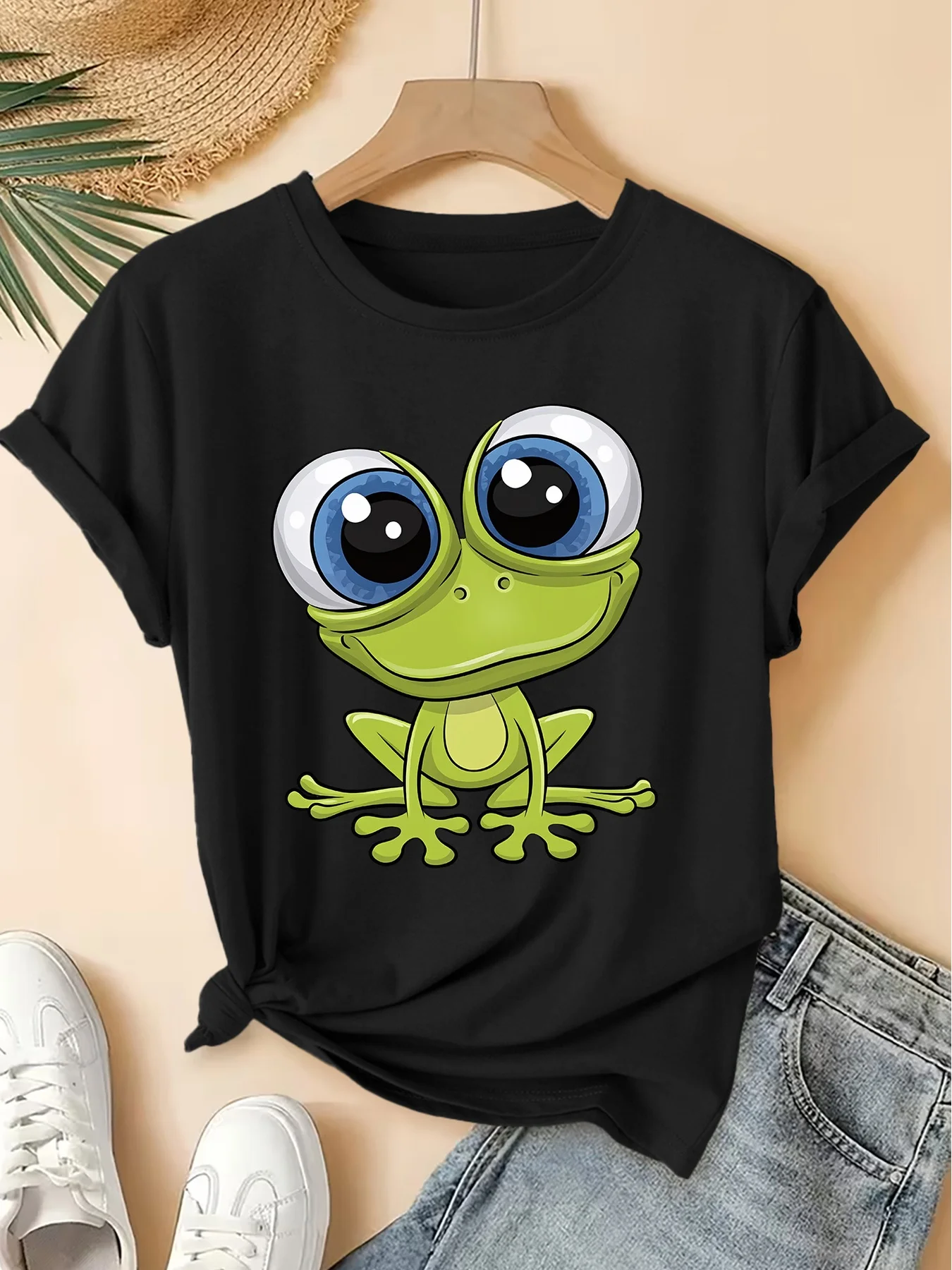 Women'S T-Shirt with Vintage Frog Print, Big-Eyed Frog And Forest Theme Short Sleeve Crew Neck Top, Loose Fit Blouse Suitable for Spring Summer Fall Casual Wear, Parties, Commuting, Machine Wash. Trendy Streetwear Style for Fashion Lovers