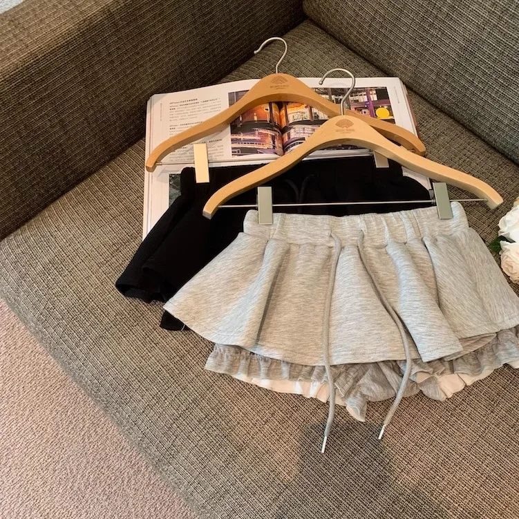夏の新しいスパイシーガール弾性ローウエスト A ラインショートスカートグレー巾着スカート女性のための