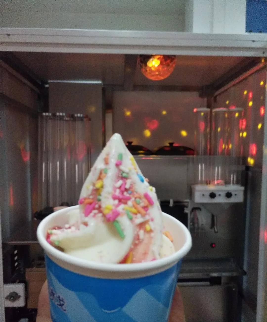 2025 Máquina expendedora de helados completamente automática inteligente de nuevo estilo para ventas