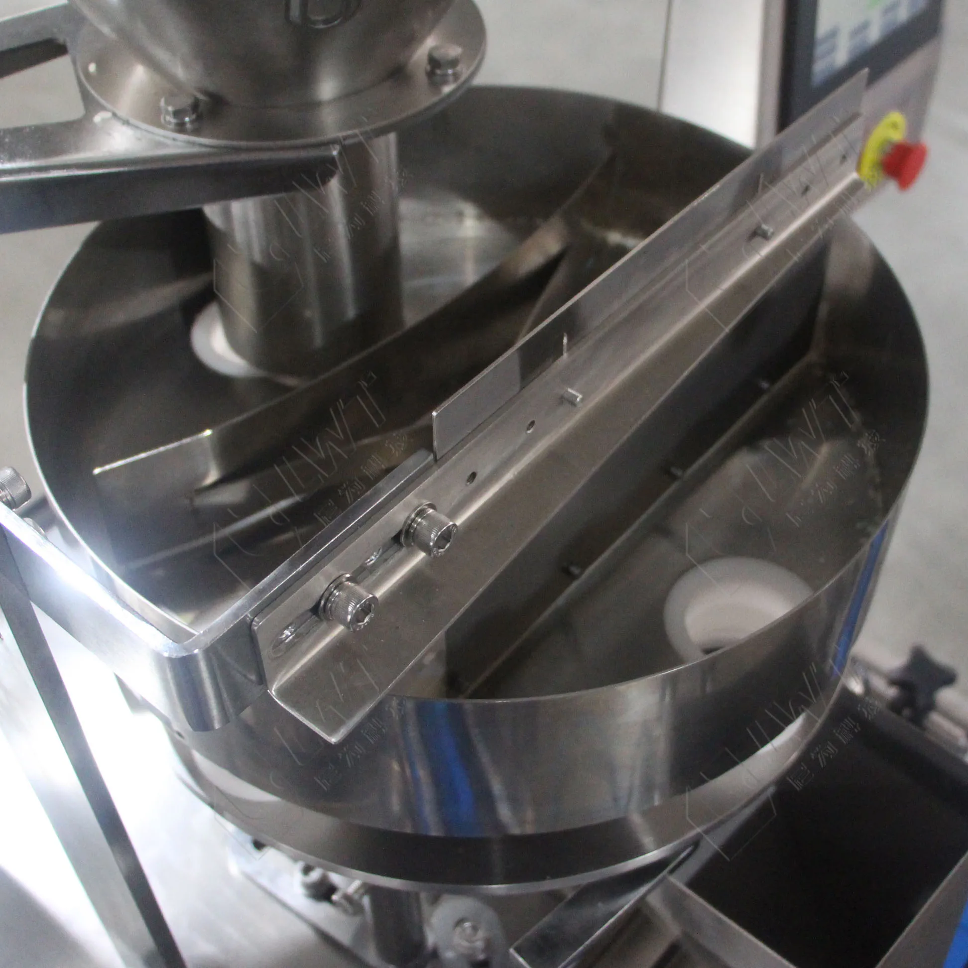 LWT High Precision PLC Controlled Stainless Steel Automatic Filling Machine for Milk Spice Beverage & Chemical Powders