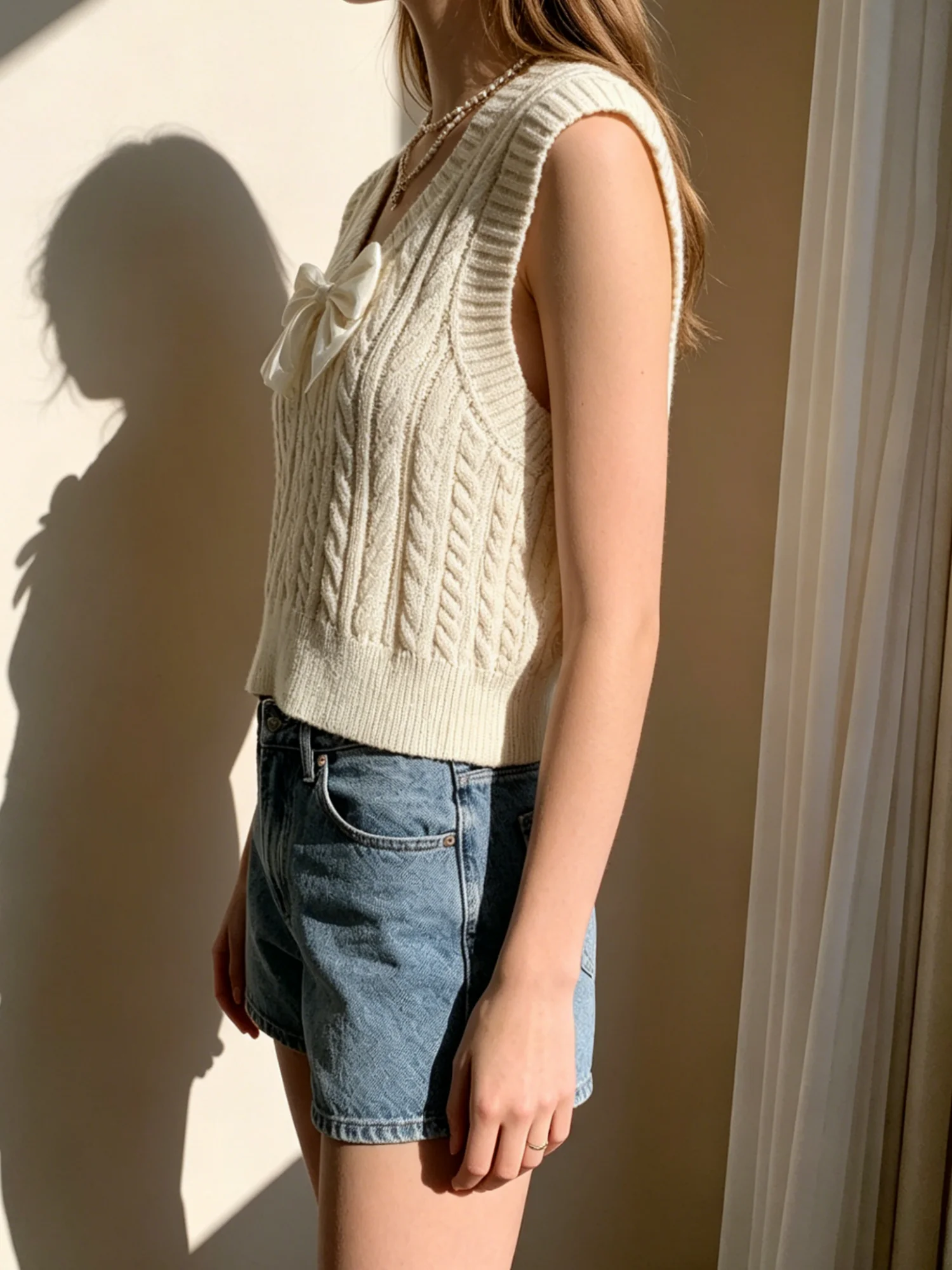 Picture 4: Women's spring and summer solid color knitted vest, adorned with bow decorations, fashionable and casual women's clothing
