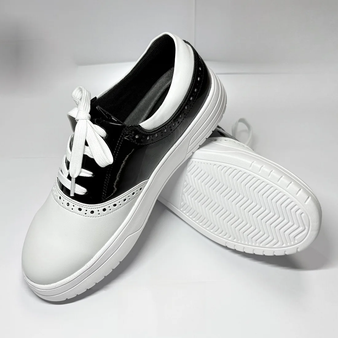 

COOL DANCE White with Black Mirror Board Popping Shoes Street Stage Breaking Hip Hop Locking Funky Shoe in OrientTown OA027