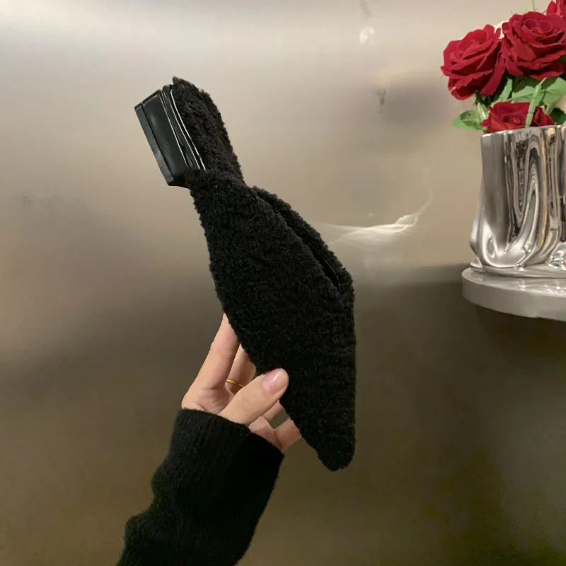 

New Style Popular Luxury Woman Fur Mules Slippers Fashionable Slides Shoes Ladies Elegant Outdoor Street Style Low Heel Footwear