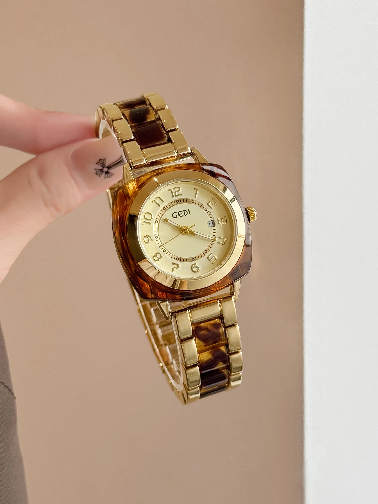 

Роскошные женские часы в стиле ретро, модные спортивные квадратные янтарные циферблаты, браслет из нержавеющей стали, водостойкий кварцевый женский браслет